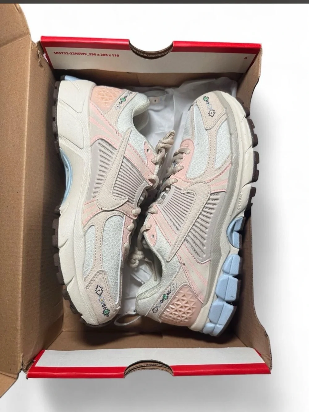Nike Vomero 5 kids Cream & Light Pink Sneakers with Blue Accents